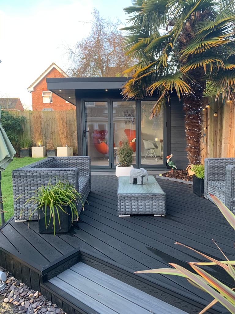 Garden Room In Oxford, With Composite Decking For Outdoor Seating Area